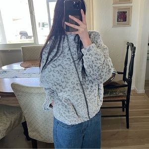 Olive & Oak Leopard print sweater